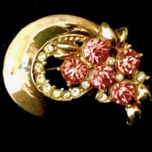 40's Pink Rhinestone Swirl Brooch    VS1116
